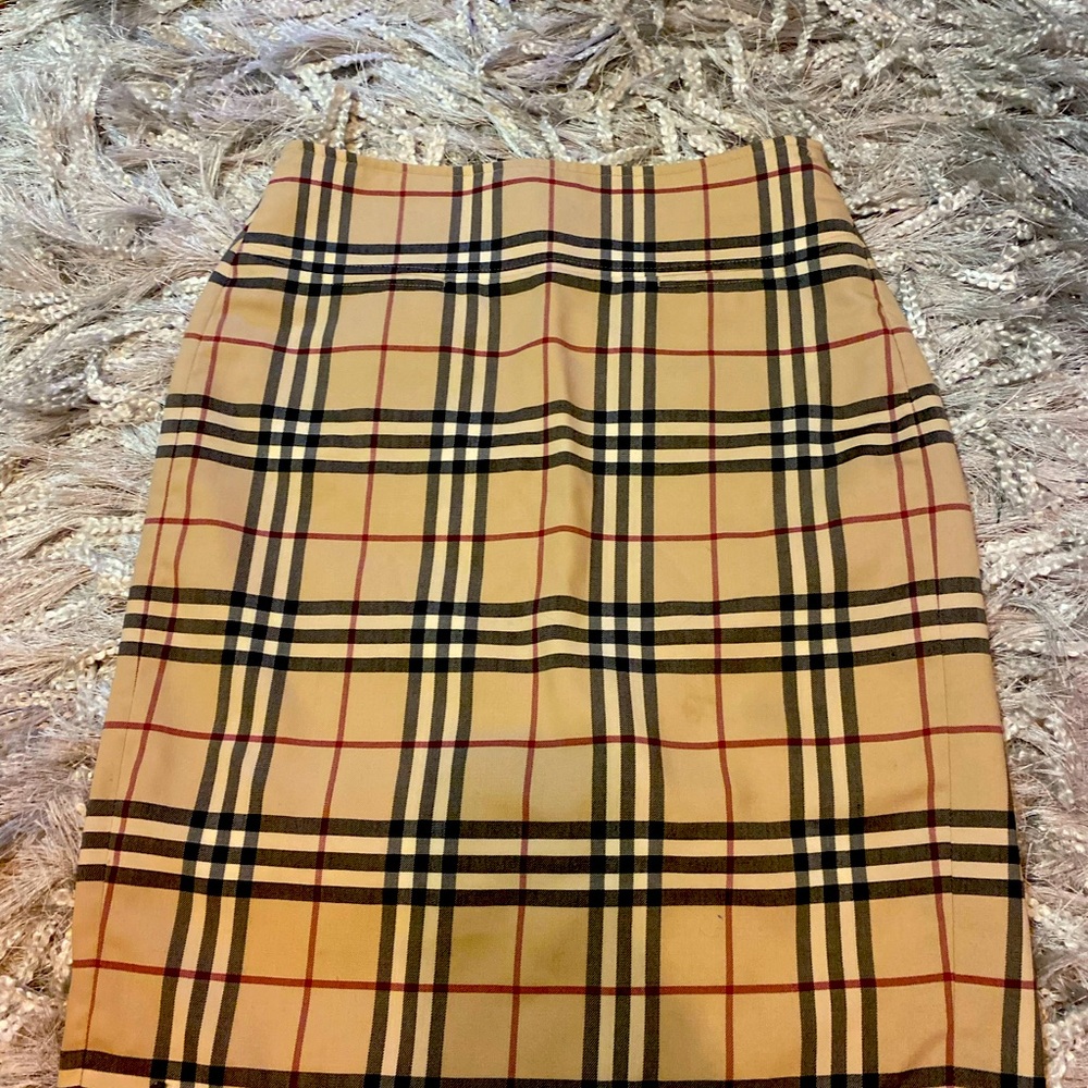 Burberry Skirt - Size 6
